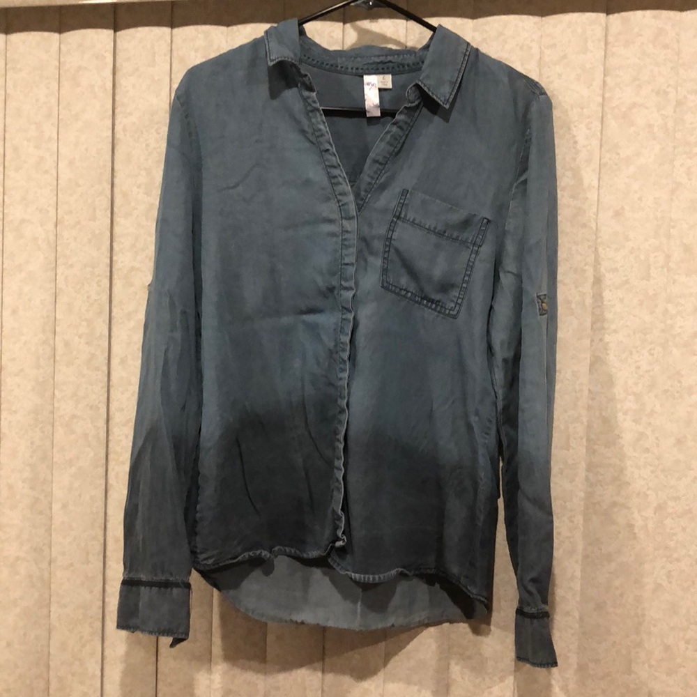 Francesca’s Thin Soft Denim-like Buttondown